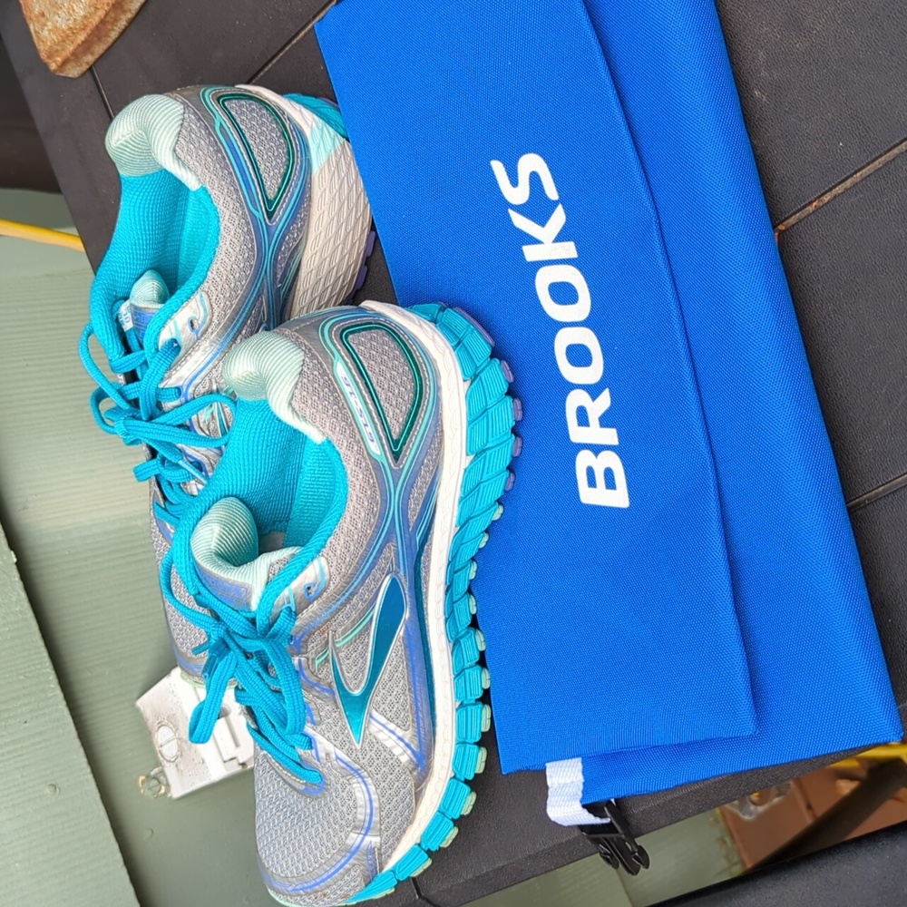 Brooks set - Picture 11 of 12